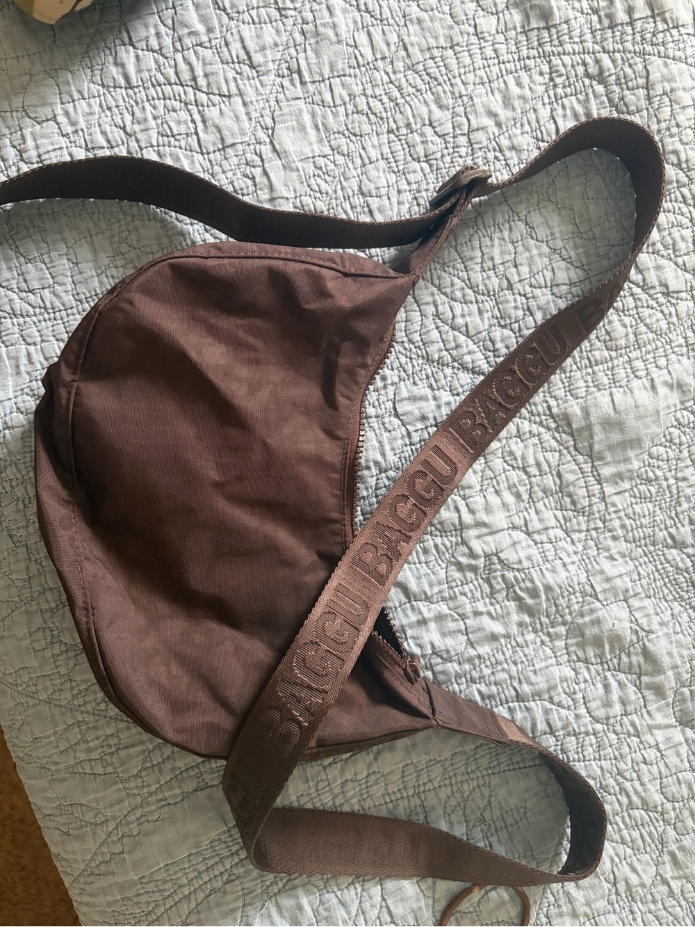 Baggu small crescent - chocolate plum